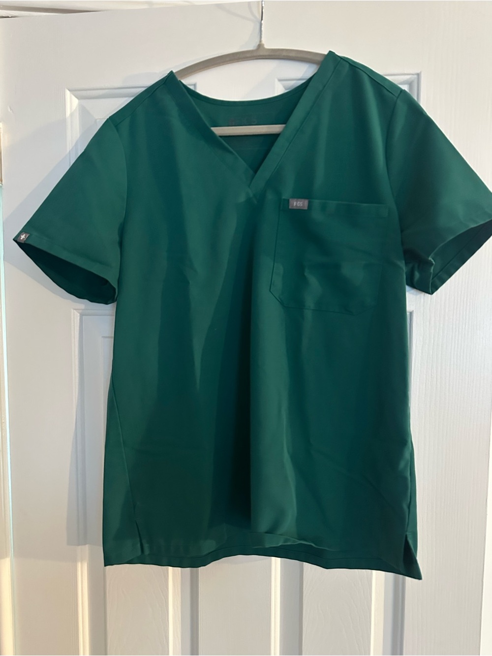 Figs Men’s V-Neck Scrub Top in Teal Green
